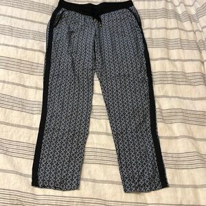 Seraphine maternity black pattern drawstring pants in size US 6